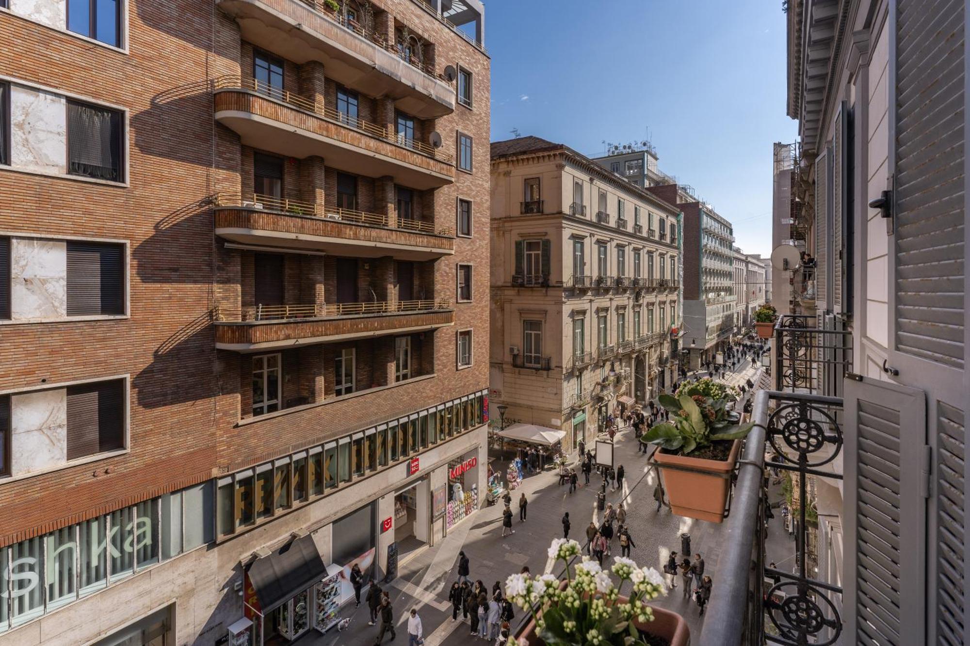 Due Porte A Toledo Neapel Exteriör bild